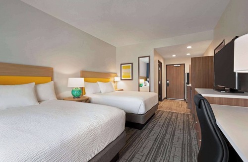 Beaumont Hotel | Days Inn & Suites by Wyndham Beaumont West/I-10 & Walden