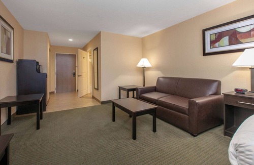 Florence Hotel | Days Inn & Suites by Wyndham Florence/Jackson Area