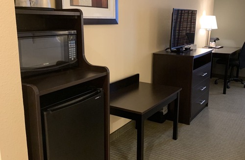 Florence Hotel | Days Inn & Suites by Wyndham Florence/Jackson Area