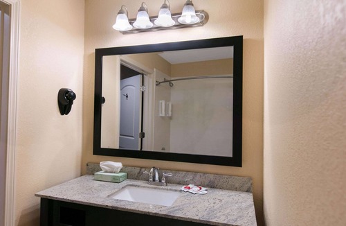 Florence Hotel | Days Inn & Suites by Wyndham Florence/Jackson Area