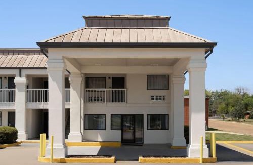 Byram Hotel | Days Inn & Suites by Wyndham Byram