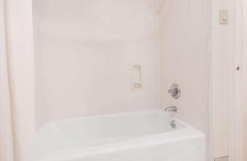 Winnie Hotel | Days Inn & Suites by Wyndham Winnie