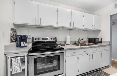 South Daytona House | Daytona Beach Getaway 3BR Near Speedway Fast WiFi & Private Parking