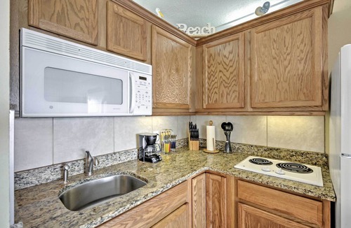 Lenox Park Apartment | Daytona Beach Studio w/Oceanfront Balcony & Pool!