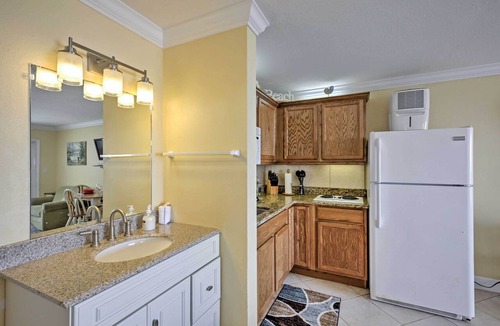 Lenox Park Apartment | Daytona Beach Studio w/Oceanfront Balcony & Pool!