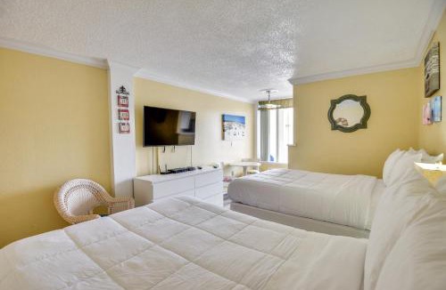 Lenox Park Apartment | Daytona Beach Studio w/Private Lanai 1 Mi to Pier