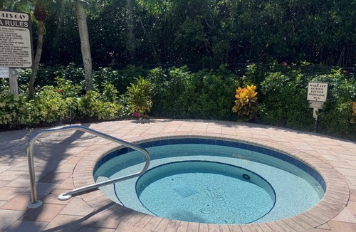 Park Shore Condo | Dazzling 9th floor views of the Gulf! CL0903