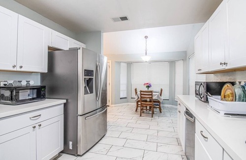 Northeast Carrollton House | Deevine Homes - Private Bedroom with Shared Bathroom (2)