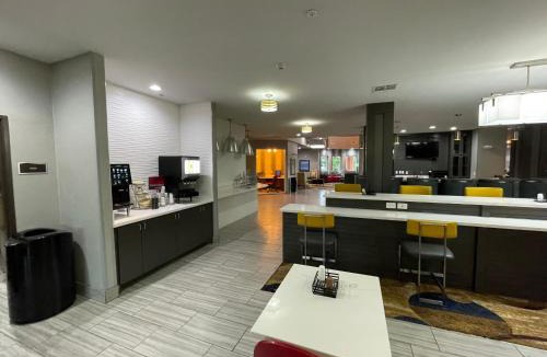 Shreveport Hotel | Del-Mar Airport Inn & Suites