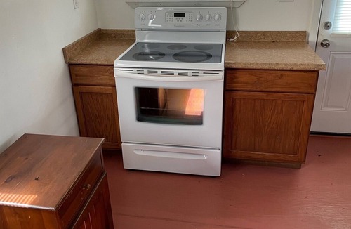 Braithwaite Cabin | Delacriox Camping and Fishing Lodge. Quiet & Cozy