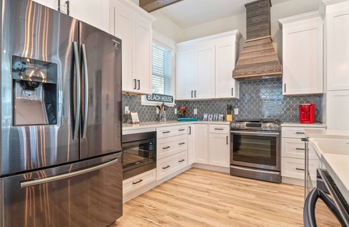 Lakeside at Blue Mountain Beach House | Delightful Coastal Home w/WiFi, Furnished Porch, & Shared Pool-Dog Friendly