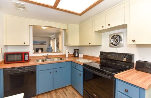 South Daytona Apartment | Delightful Oversized and Newly Updated Studio 5-Minute Walk to River Front