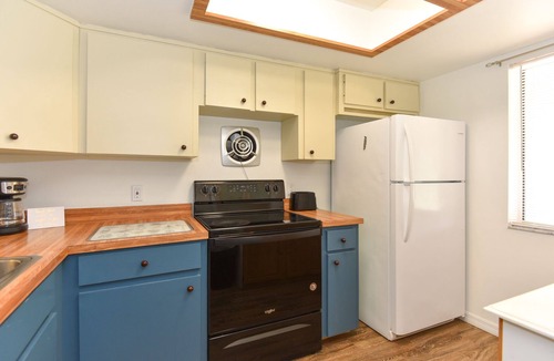 South Daytona Apartment | Delightful Oversized and Newly Updated Studio 5-Minute Walk to River Front