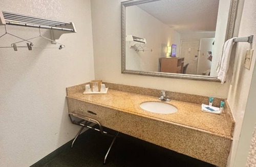 West Helena Hotel | Delta Inn West Helena US 49 AR