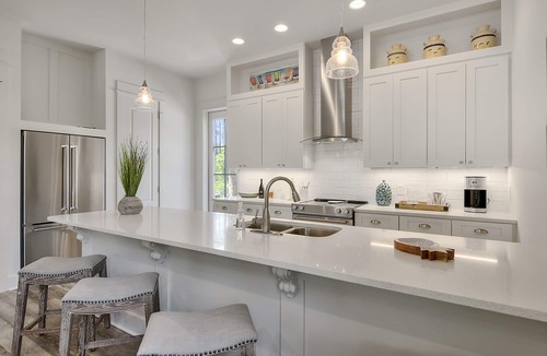 Treetop House | Deluxe Bunk Room. Across from Pool, Close to Beach, Great Kitchen, Bikes