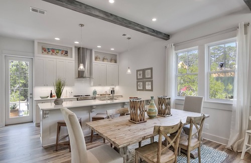 Treetop House | Deluxe Bunk Room. Across from Pool, Close to Beach, Great Kitchen, Bikes