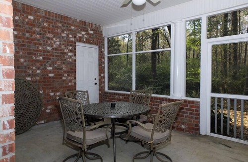 Hammond House | Deluxe Country Home - Tranquil Setting Shorter stays within 30 days of arrival