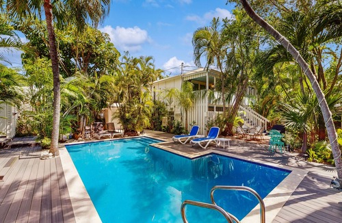 Old Town Apartment | Deluxe ground-floor studio - pool, courtyard, walk to Duval St shops & beach