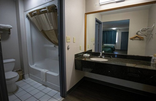Morgan City Hotel | Deluxe Inn & Suites Morgan City
