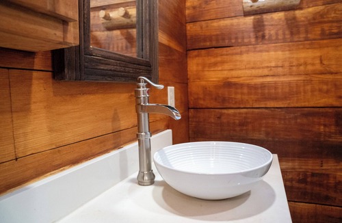 Broussard Cabin | Deluxe Rustic Tiny Cabin