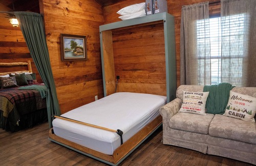Broussard Cabin | Deluxe Rustic Tiny Cabin