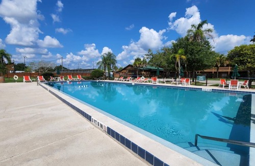 River Ranch Condo | Deluxe Suite with Kitchenette and Balcony, Steps to Rodeo and Pool! 253
