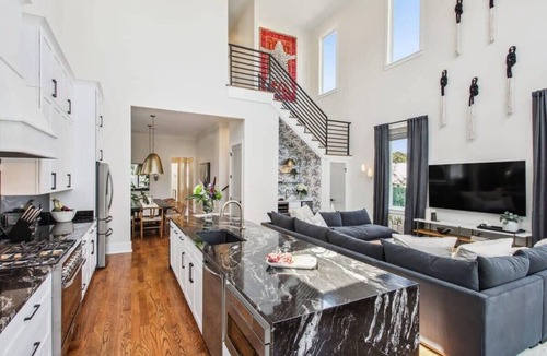 Lower Garden District House | Designer 10-bedroom compound | Heated Pools & Hot Tubs