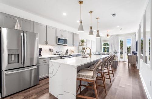 Gulf Place House | Designer Gulf Place Condo