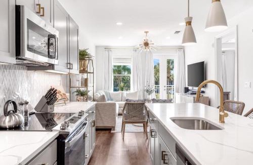 Gulf Place House | Designer Gulf Place Condo
