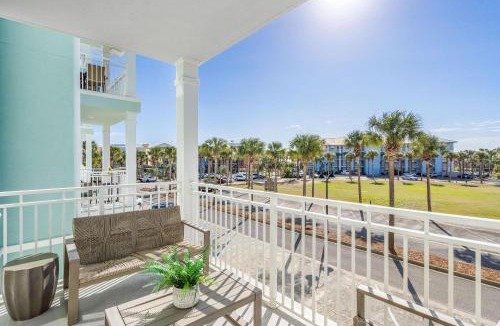 Gulf Place House | Designer Gulf Place Condo