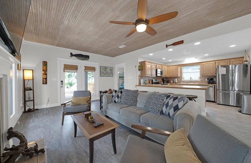 Clipper Cove House | DESTIN BEACH PARADISE! LARGE PRIVATE POOL, AMAZING BEACHES AND GOLF CART DEALS!