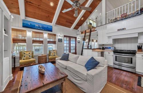 Destin House | Destin Harbor Cottage Boat Slip Pickleball Fun