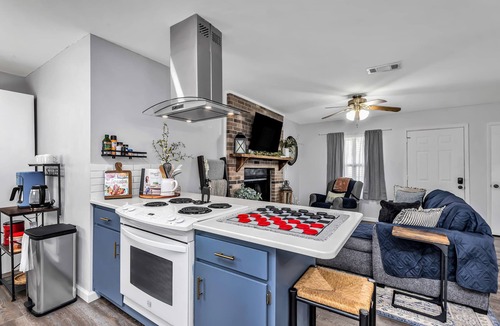 Mary Esther House | Deville: Fully Fenced, Smart TVs, Near 2 Beaches