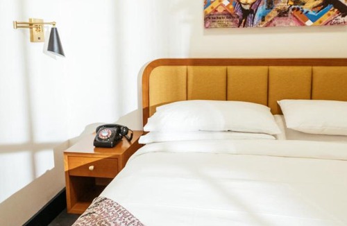 Faubourg Delassize Hotel | Dew Drop Inn Hotel & Lounge