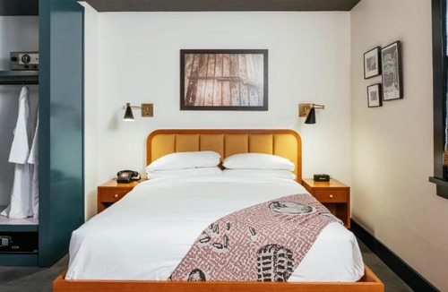 Faubourg Delassize Hotel | Dew Drop Inn Hotel & Lounge