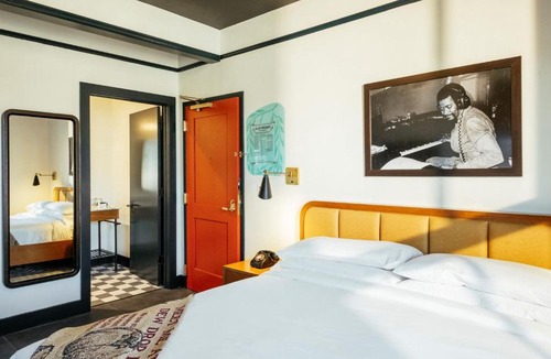 Faubourg Delassize Hotel | Dew Drop Inn Hotel & Lounge