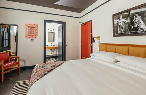 Faubourg Delassize Hotel | Dew Drop Inn Hotel & Lounge