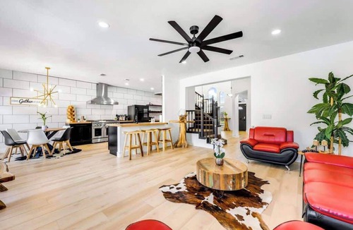 Allen Villa | DFW Luxe Resort Golf PingPong PS5 5 Bedroom 3 Full Bath EV Level 2 Charger