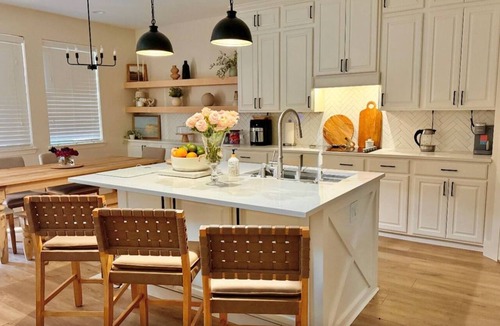 Irving House | DFW Retreat w Pool 5 Min to Airport Sleeps 6