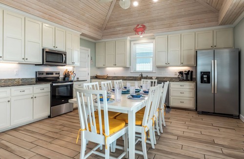 Dauphin Island House | DI Nest | Opening August 15. Beachfront, pool, pets, clean.