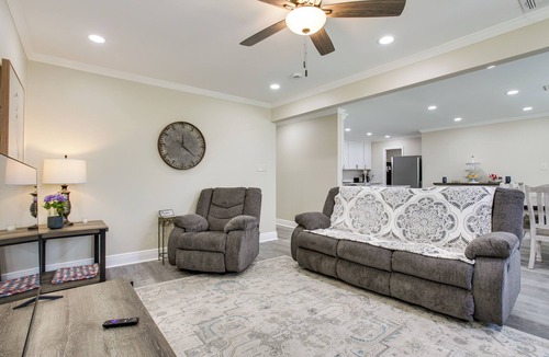 Kenner - Louis Armstrong International Airport House | Dine, Shop & Play: Kenner Home w/Patio & Yard!