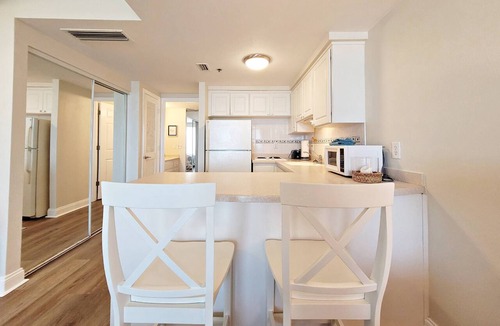 Ortona Park Condo | Direct Oceanfront Condo | Balcony Views | Sleeps 6 | Free Daily Activities Included