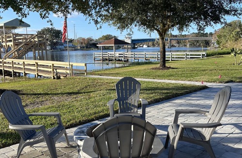 Astor House | Direct St John’s River getaway located in no wake zone with dockage