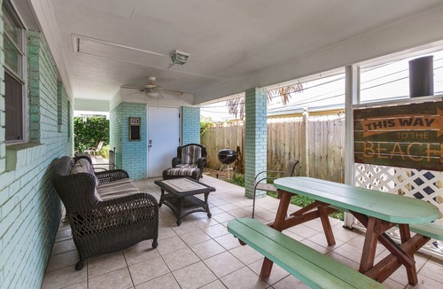 Bel Air House | Directly across the street from the Beach