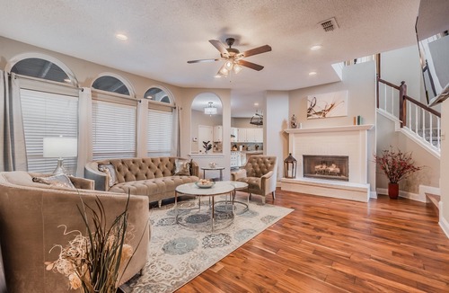 Allen House | Discount Included! Stunning, Modern, Spacious Getaway Fits Any Group, 2 Game Rooms, Hot Tub 5 Bedroom Home by Redawning