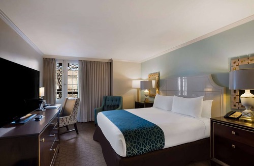 French Quarter Hotel | Discover Historic Homes in French Quarter! Pets Allowed, 4 onsite bars!