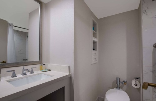 French Quarter Hotel | Discover Historic Homes in French Quarter! Pets Allowed, 4 onsite bars!