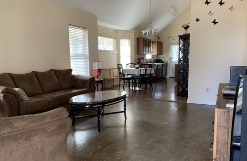 Oxford House | Discover Oxford Charm, Just A Quick 5-min Drive To University of Mississippi