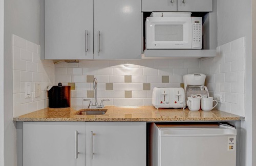 Villa Lago Condo | Discover Your Bright & Upscale Beach Studio Oasis! Featuring a Luxurious King Bed, Sleeper Sofa, Accommodating Up to 4 Guests at Sandestin Golf and Beach Resort!