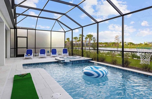 Florida Center House | Divine Dreamland | Deluxe I-Drive mansion w/video game theme RM, pool, theater